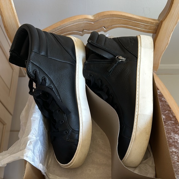 UGGS LOW BLACK ZIP BOOTIES - Picture 5 of 7